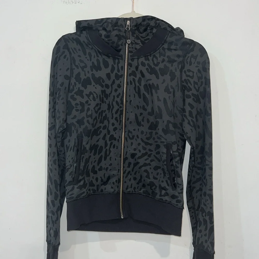 Lululemon Grey Black Namaskar Leopard Animal Swirl zip up scuba hoodie size 4 - Picture 3 of 16
